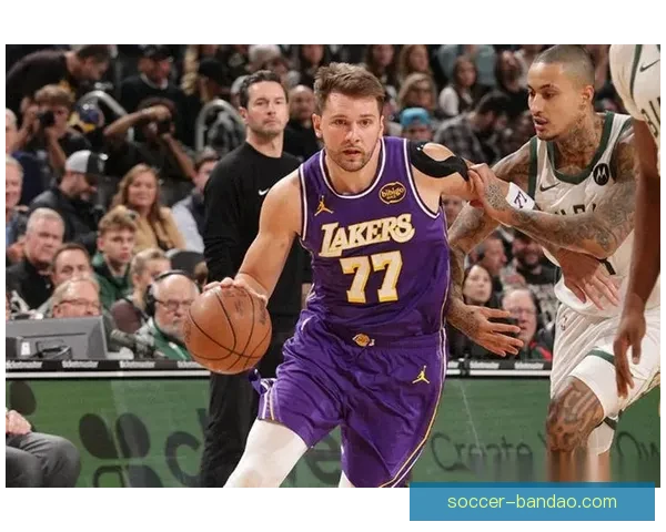 雷迪克：球队防守逐渐提升 队员们积极适应个人定位并提升表现